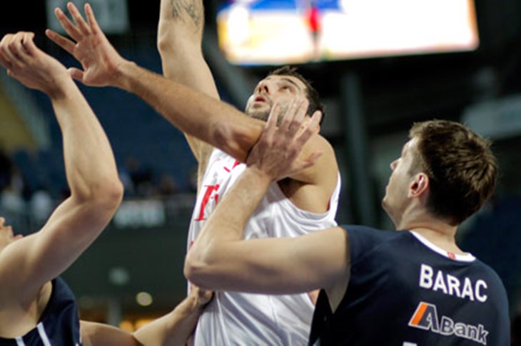 Armani s 15 trica do pobjede protiv Anadolu Efesa