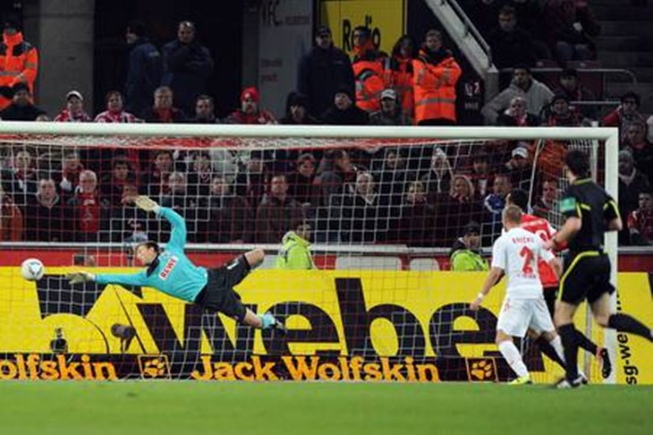 Podolski spasio bod, asistencija Jajala