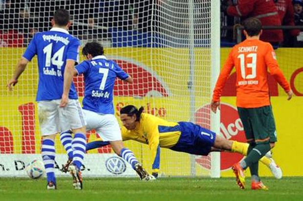 Werder potopljen uz hat-trick Raula