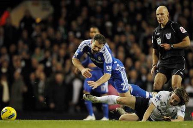 Van der Vaart propušta tri utakmice