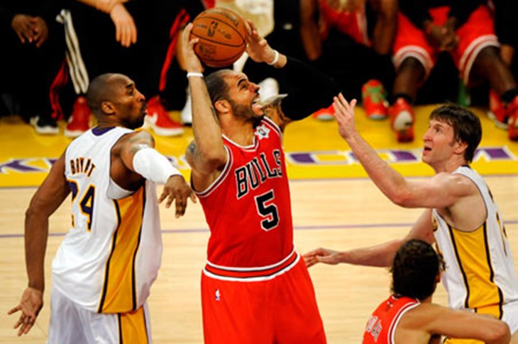 Video: Rose zabio za slavlje Chicago Bullsa