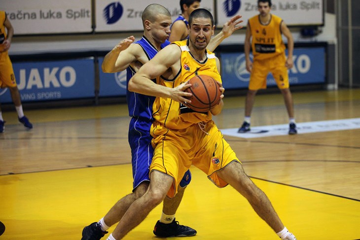 Split nakon loše predstave poražen u Mađarskoj, suci "zviždačkim koncertom" uništili utakmicu