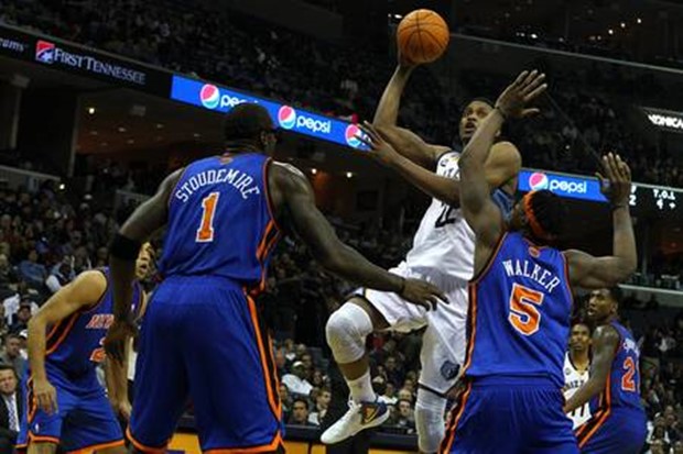 Howard dominira pod NBA obručima