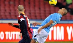 Cavani spasio Napoli