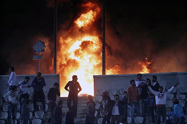 Video: 74 poginula u navijačkim neredima