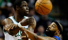 Pierce i Rondo slomili Knickse