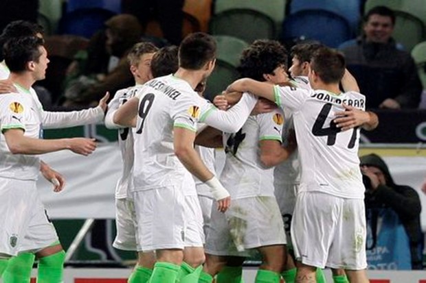 United na Baske, Šišmiši protiv PSV-a