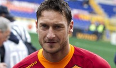 Trojac Rome izvan stroja