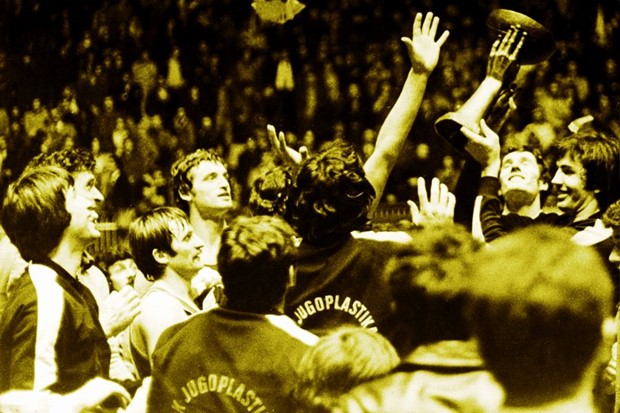 Video: Gripe odaju počast slavnoj povijesti