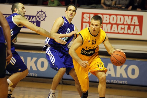 Prvi ovosezonski dalmatinski derbi, Cibona na ispitu kod vodećeg