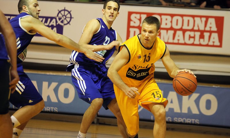 Prvi ovosezonski dalmatinski derbi, Cibona na ispitu kod vodećeg