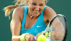 Azarenka jedva, Šarapova u dva