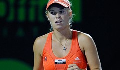 Wozniacki izbacila Serenu, Šarapova uvjerljiva