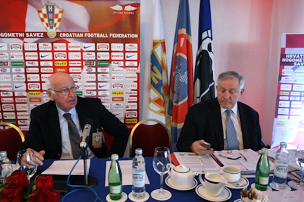 HNS o licencama u petak