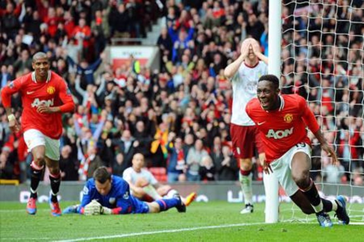 Dva mobitela i ljepljiva traka