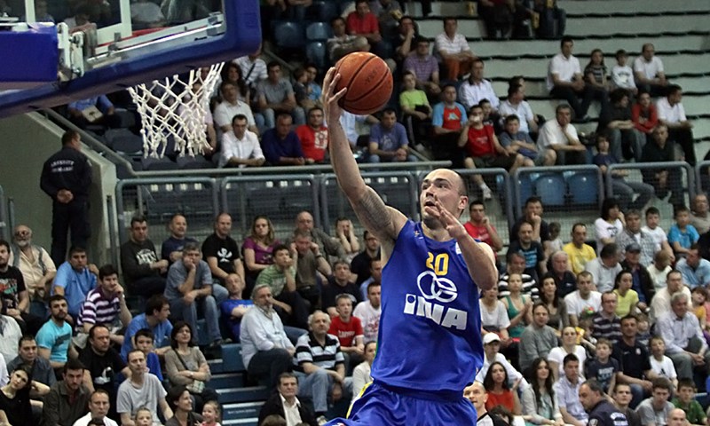 Markota u Bešiktaš, Rikić u Široki