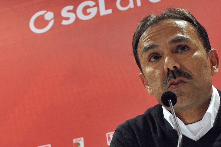 Sačuvao Augsburgu prvoligaški status i podnio ostavku