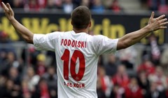 "Brutalno nepotrebno ispadanje" Kölna, dres Podolskog u mirovinu