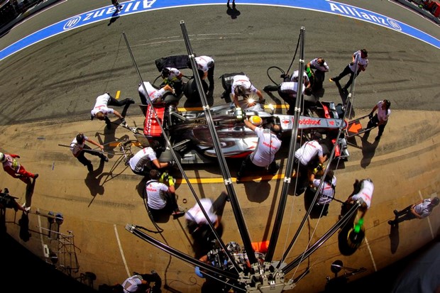 Hamiltona stigla kazna te u Španjolskoj starta posljednji