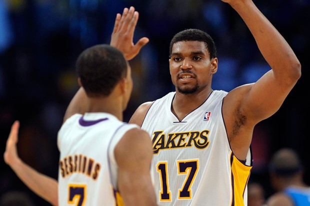 Gasol i Bynum pozitivno reagirali na kritike i odveli Lakerse do dvoboja s Thunderom