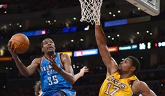 U utakmici sa 70 slobodnih bacanja Lakersi uhvatili priključak s Thunderom