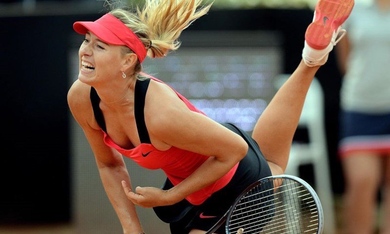 Serena otkazala polufinalni nastup, Šarapova protiv Li za obranu naslova