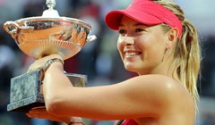Šarapova u dramatičnom kišnom finalu obranila naslov osvajačice Rima