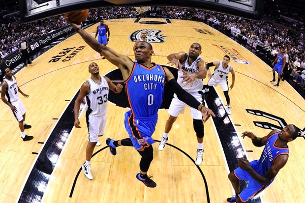 Video: Oklahoma City ograničio San Antonio na 82 poena i slavio u trećoj utakmici finala Zapada