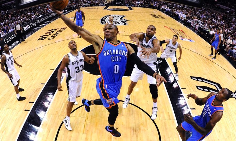 Video: Oklahoma City ograničio San Antonio na 82 poena i slavio u trećoj utakmici finala Zapada