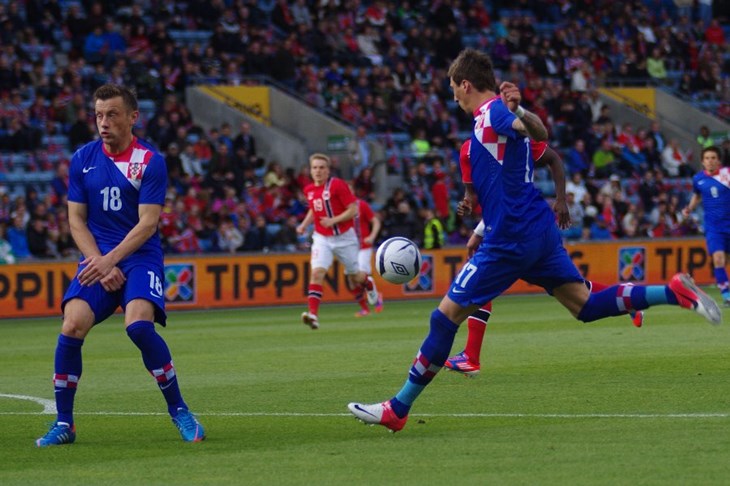 Olić: "Nadam se da će Mandžukić protiv nas zabrljati"