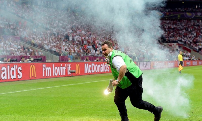Rusija novčano kažnjena, UEFA zaprijetila oduzimanjem bodova