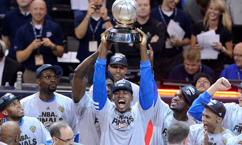 Ibaka: "LeBron ne može čuvati Duranta", James: "Ne zanima me Ibaka"