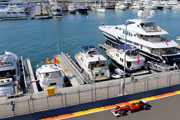 Vettel starta ispred Hamiltona, Maldonado na izvrsnom trećem mjestu