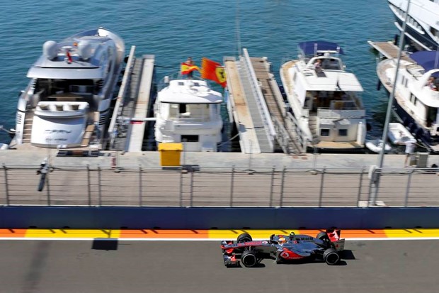 Maldonado izgubio osvojeni bod, Schumacher prošao bez kazne i zadržao postolje