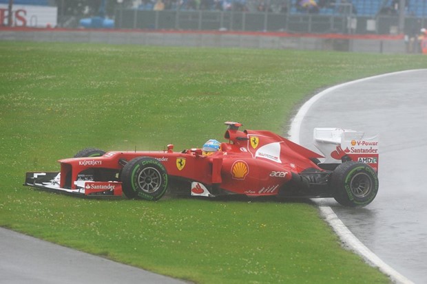 Na potopljenom Silverstoneu Alonso stigao do prvog pole positiona u sezoni