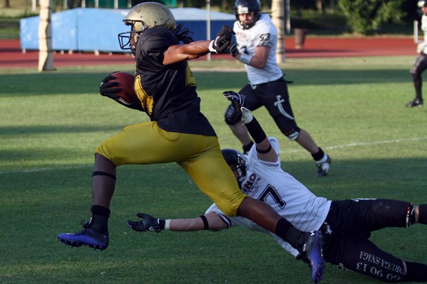 Veliki humanitarni turnir američkog nogometa za pomoć ženama oboljelim od raka dojke