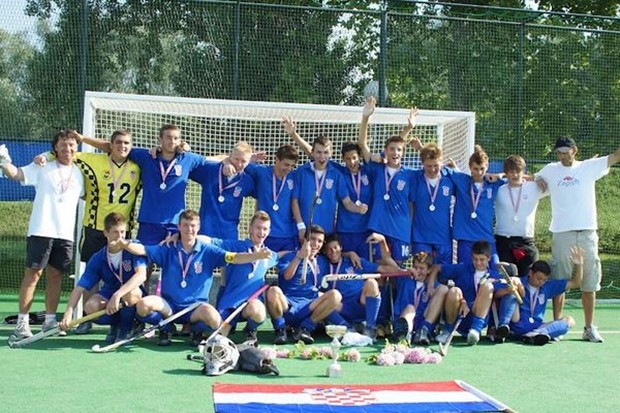 Fenomenalan uspjeh mladih hokejaša na travi