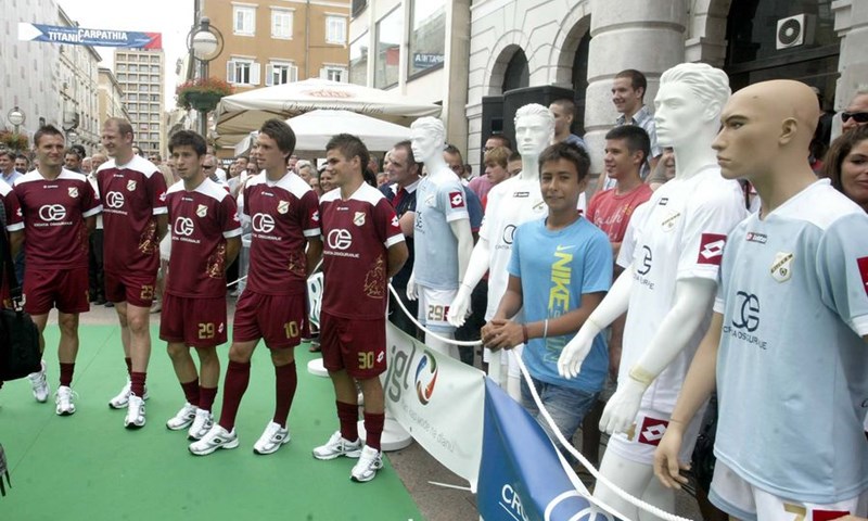 Rijeka na Korzu predstavila prvotimce, ali i novu kolekciju dresova
