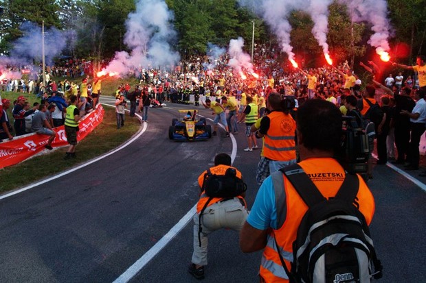 Na stazi najbrže eko vozilo na svijetu, u zraku helikopter