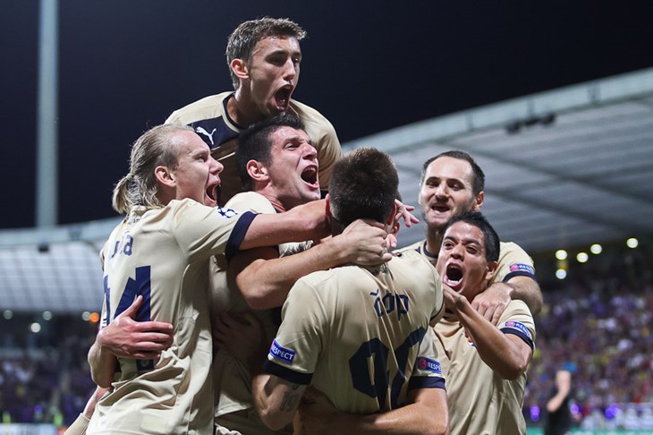 Dinamov život u društvu velikih započinje s Portom