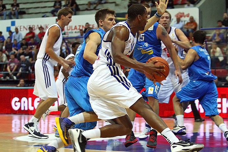 Cibona pognutih glava u Mađarskoj, brige prije Partizana