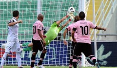 Očajna reakcija vratara mogla bi biti skupa za Palermo