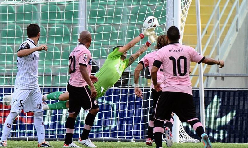 Očajna reakcija vratara mogla bi biti skupa za Palermo