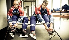 Ružičaste vezice na klizaljkama hokejaša Medveščaka