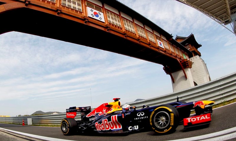 Hamilton najbrži na prvom slobodnom treningu, a drugim dominirali Red Bullovi