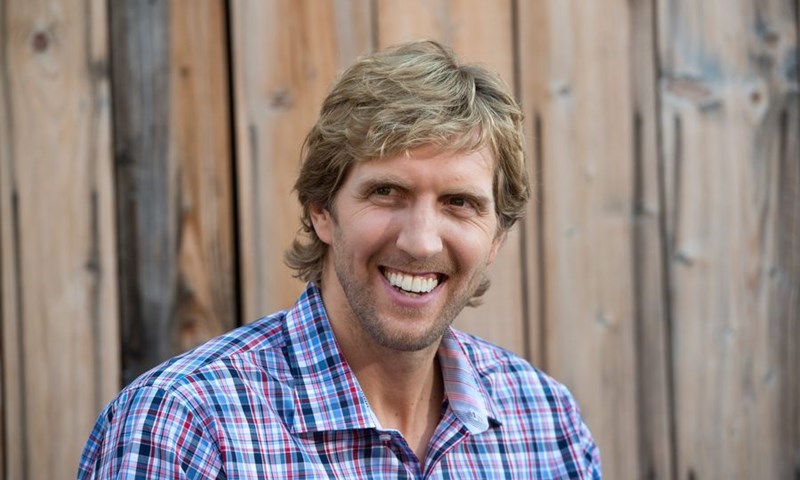 Dirk Nowitzki pokušava izbjeći operaciju