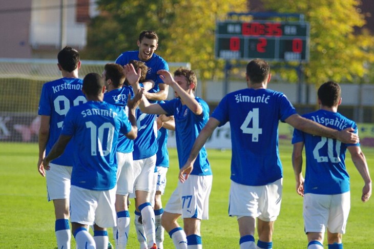 Lov na osmi uzastopni naslov s veteranima i debitantima