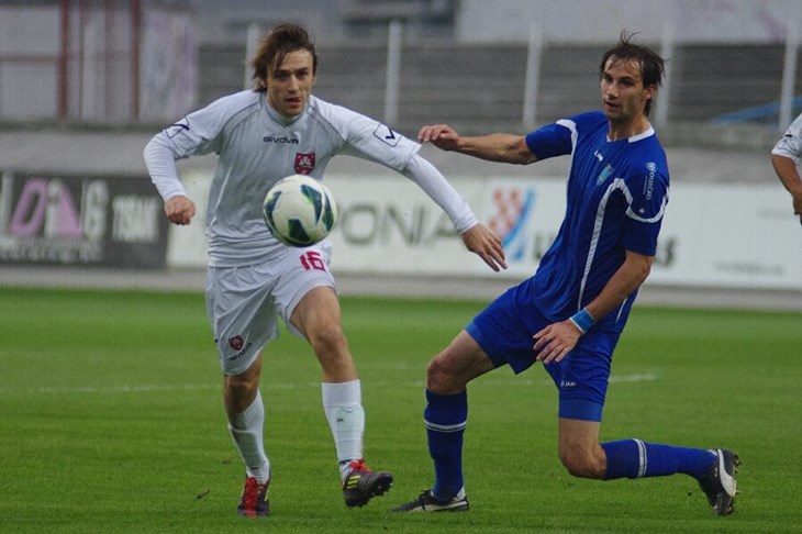 Pjesnici nakon devet kola do pobjede, Farmaceuti se vratili starim navikama