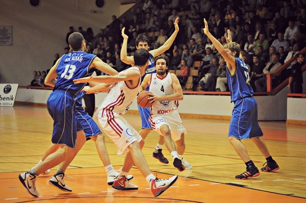 Dalmatinski i zagrebački derbi, Jolly lovi doigravanje, Cedevita domaćin u Sisku