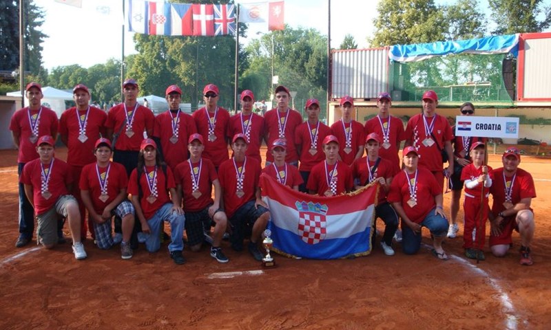 Muška juniorska softball reprezentacija otputovala na SP u Argentinu